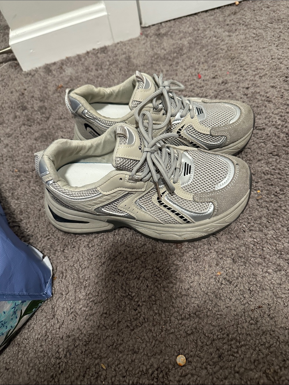Women's Athletic Lace-Up Sneakers in Light Gray